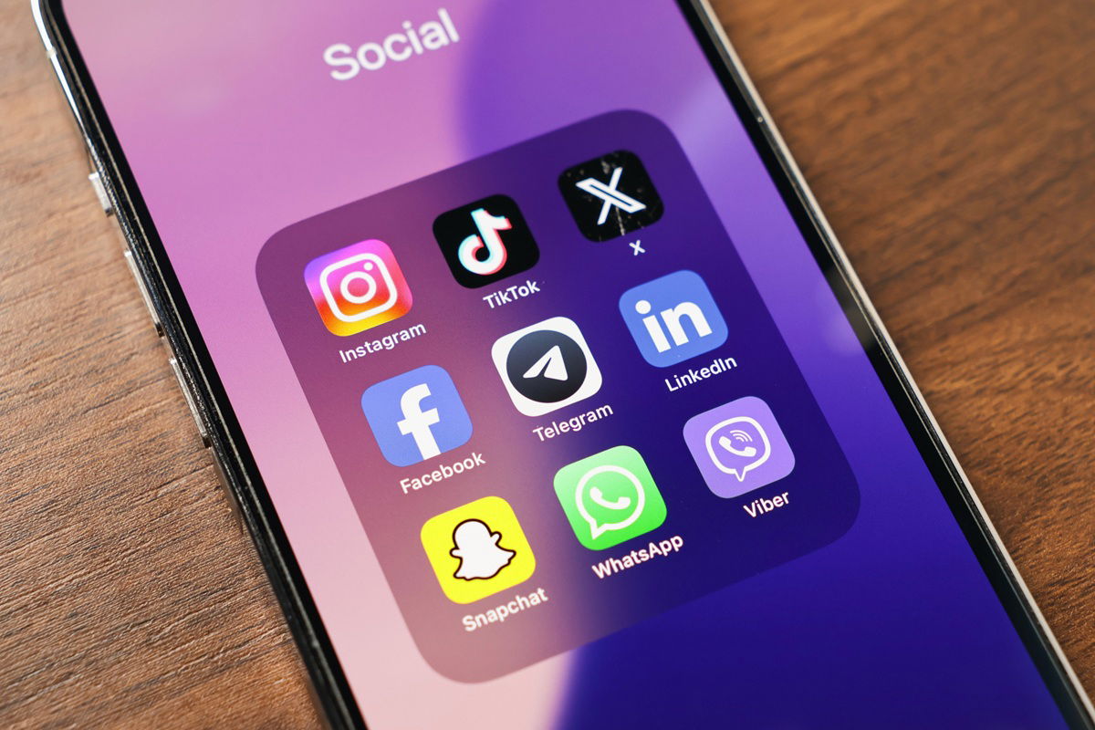 Vær forsiktig: Falske AI -annonser på sosiale medier tømmer bankkontoer