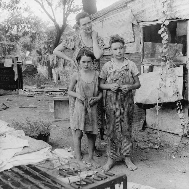 En familie av Oklahoma under den store depresjonen som ble sluppet løs av krisen i 1929. Gjennomsnittsklassen var blant de mest berørte. Kreditter: Wikipedia -bilder.