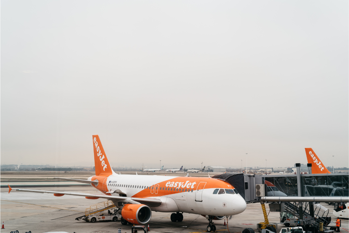 Flyplassansatte får £ 1 per pose for å fange EasyJet regelbrytere, er det rettferdig?