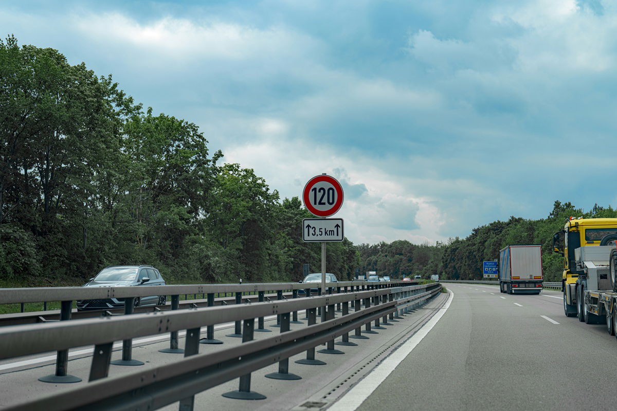 Farvel til 120 km/t: Spanias første motorvei med dynamiske fartsgrenser endrer spillet