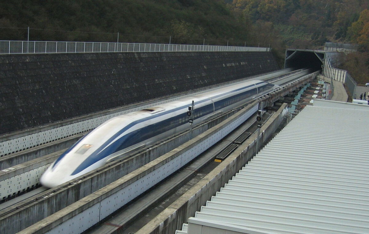 Hva er snakk om en transatlantisk togtunnel om?