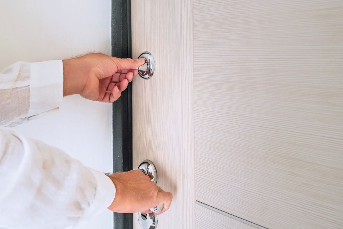 soveromsdøren lukket