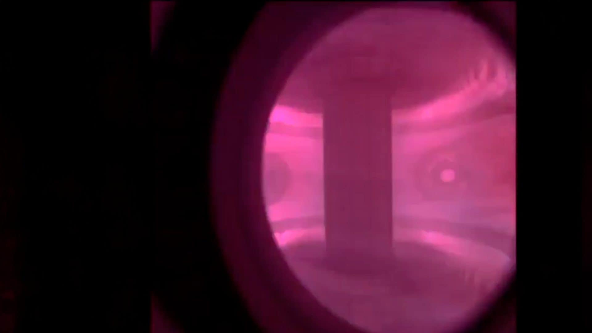 En video viser de synlige fargene til plasmaet inne i ST40 Tokamak for første gang