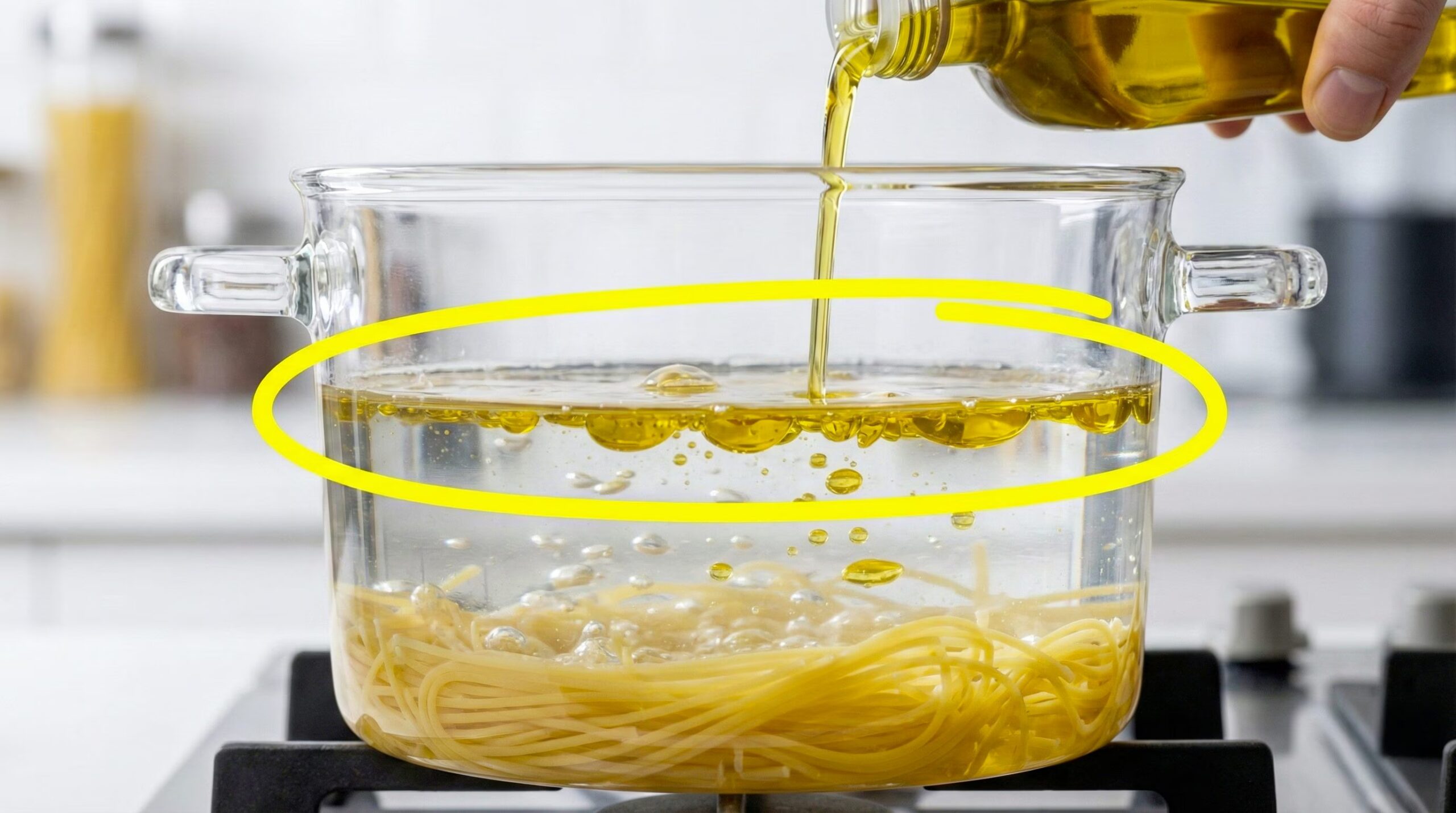 Bidrar «trikset» med oljen i kokevannet til at pastaen ikke setter seg fast? Spoilere: nei