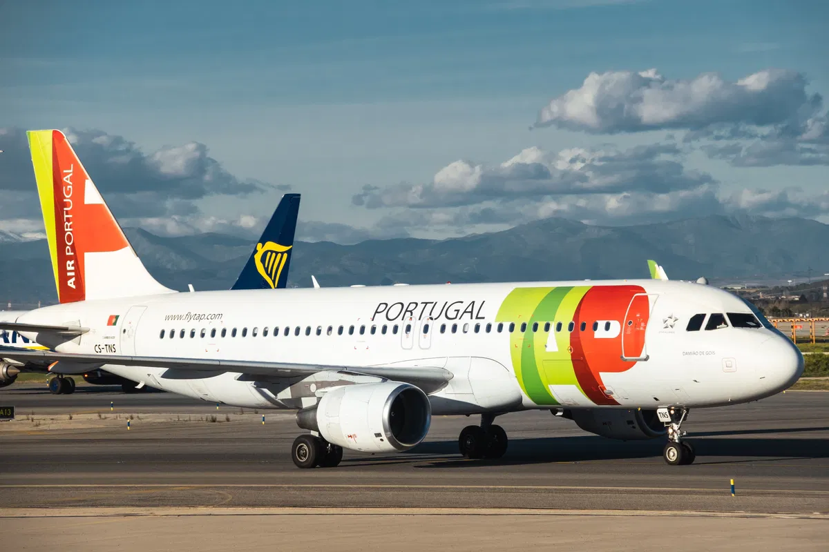 TAP Air Portugal ringer inn "Squawk 7700" nødstilfelle ved avgang fra Gatwick med brann i kabinen