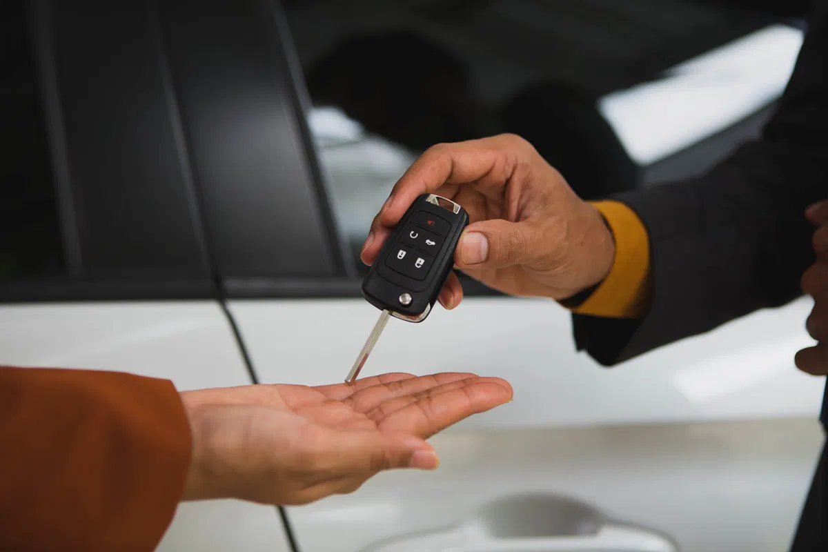 Låner du bilen din i Spania? Dette lille DGT-skjemaet kan stoppe bøter i ditt navn