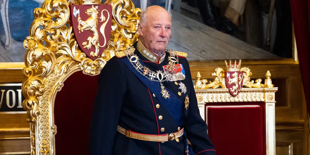 Norges kong Harald innlagt på sykehus under ferie i Spania