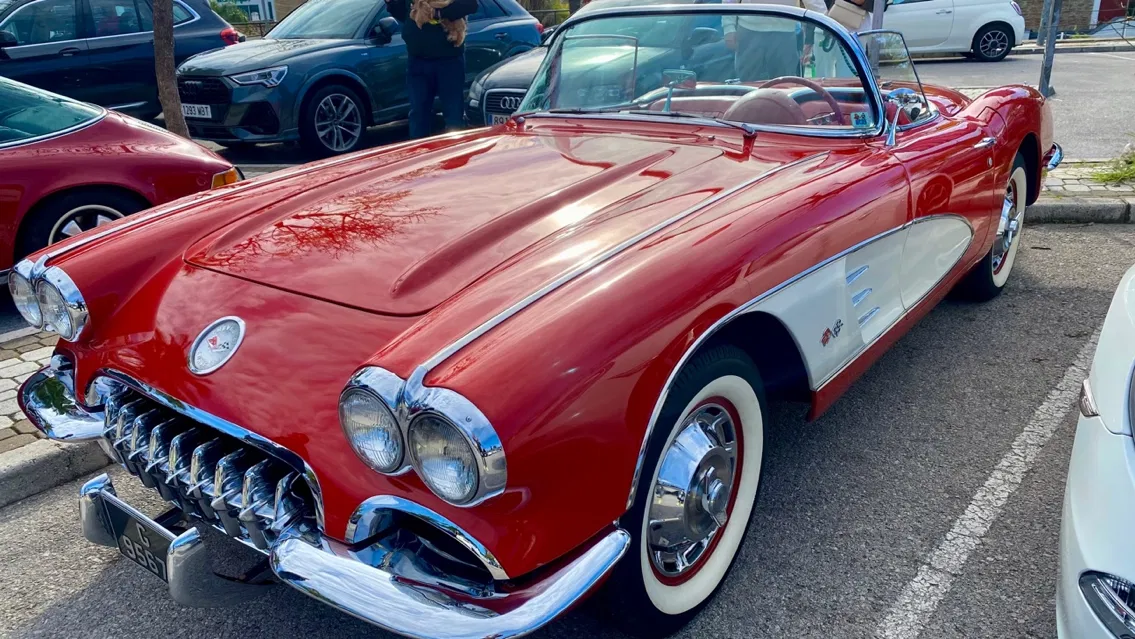 Høydepunkter for motorkjøring: Biler og kaffe, klassiske turer og Formel 1-oppdateringer