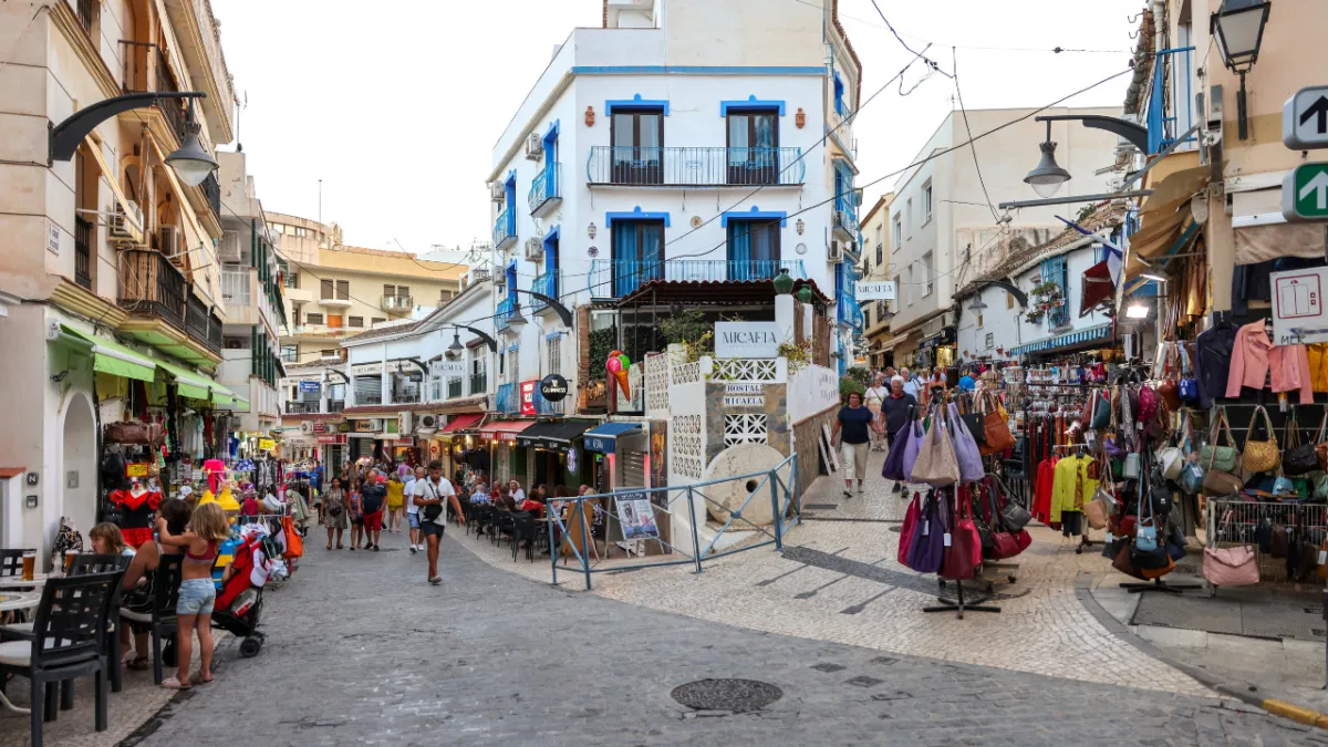 Storbritannia øker antall bestillinger for spanske opphold ettersom Midtøsten blir forbudt