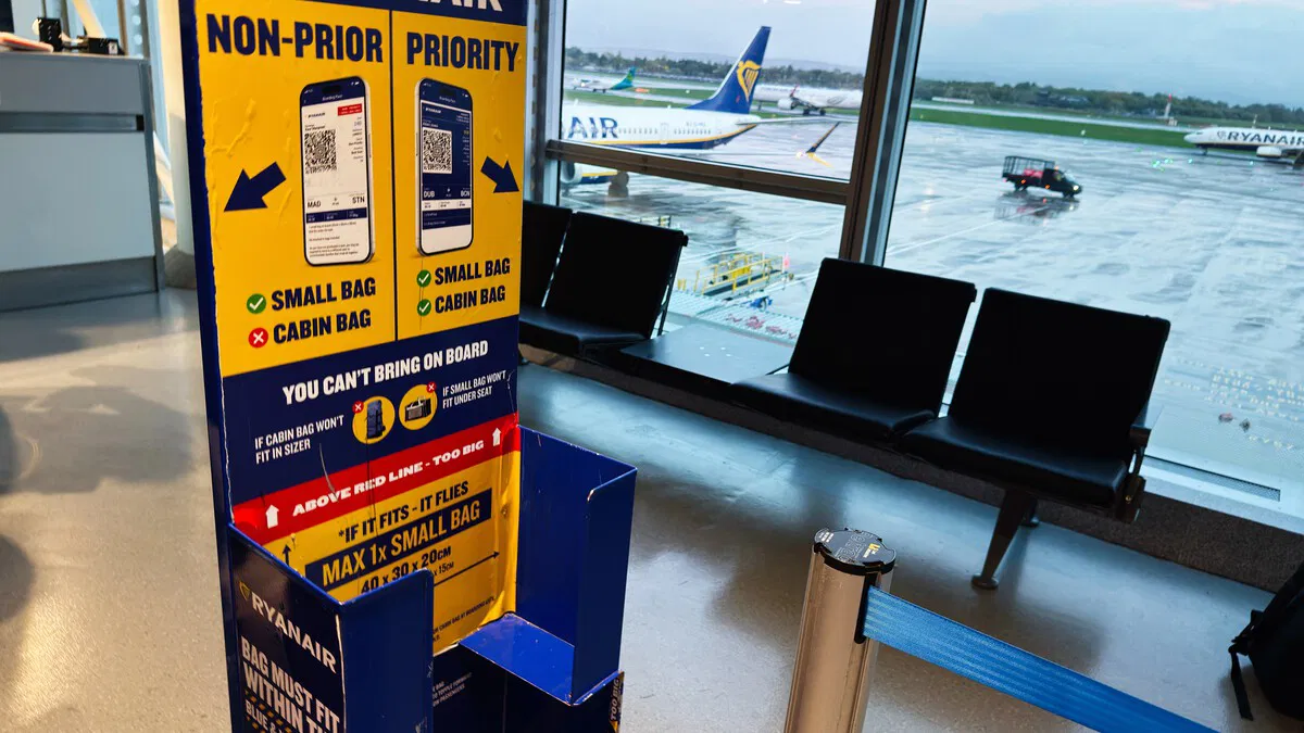 Ryanair bag regler 2026: De vanlige pakkehakkene som vil koste deg €70 ved porten