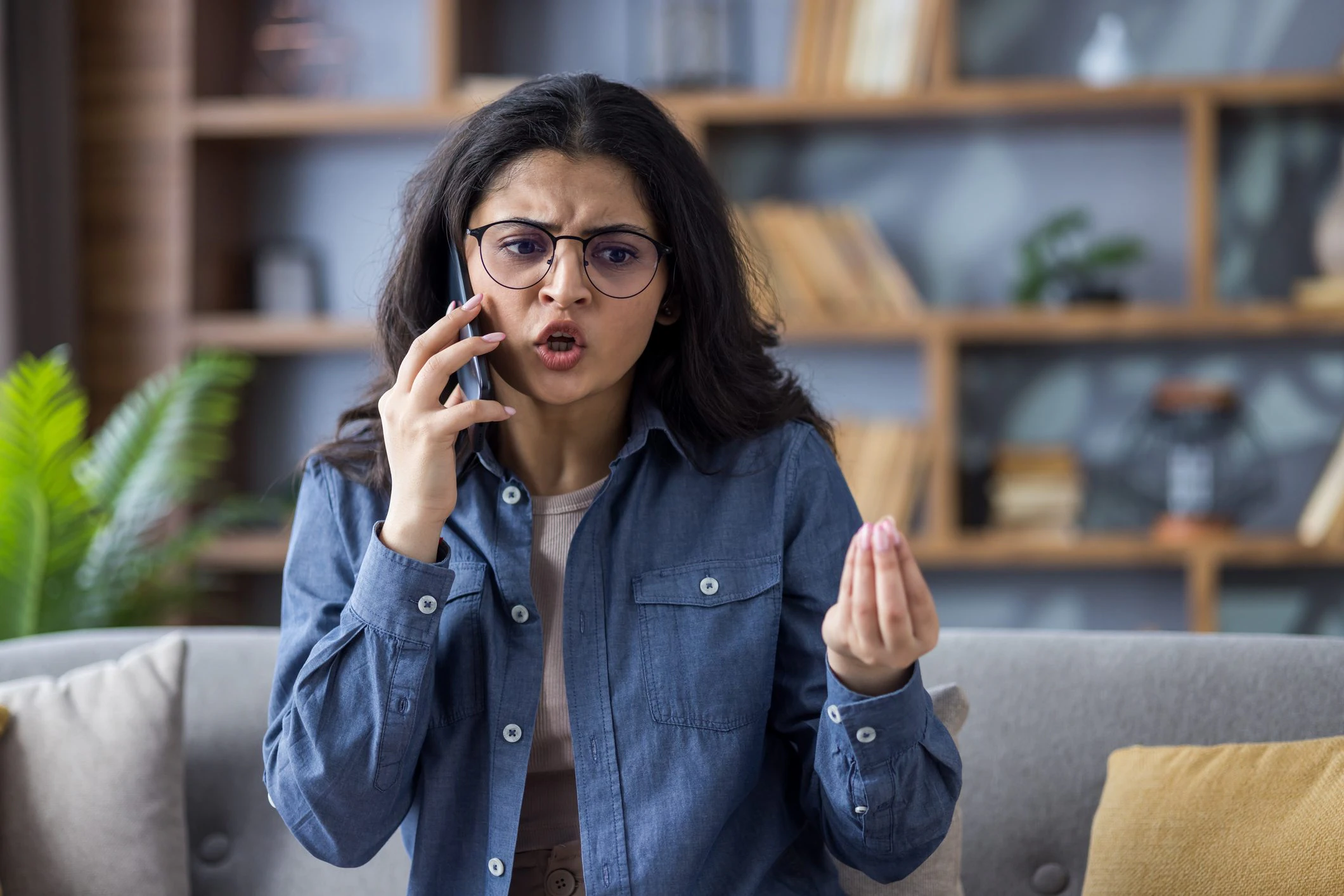 Hvorfor gjør vi gest når vi snakker i telefon? Den nevrovitenskapelige forklaringen