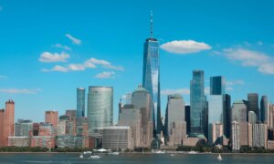 Den høyeste bygningen i New York er One World Trade Center med en høyde på 541 meter