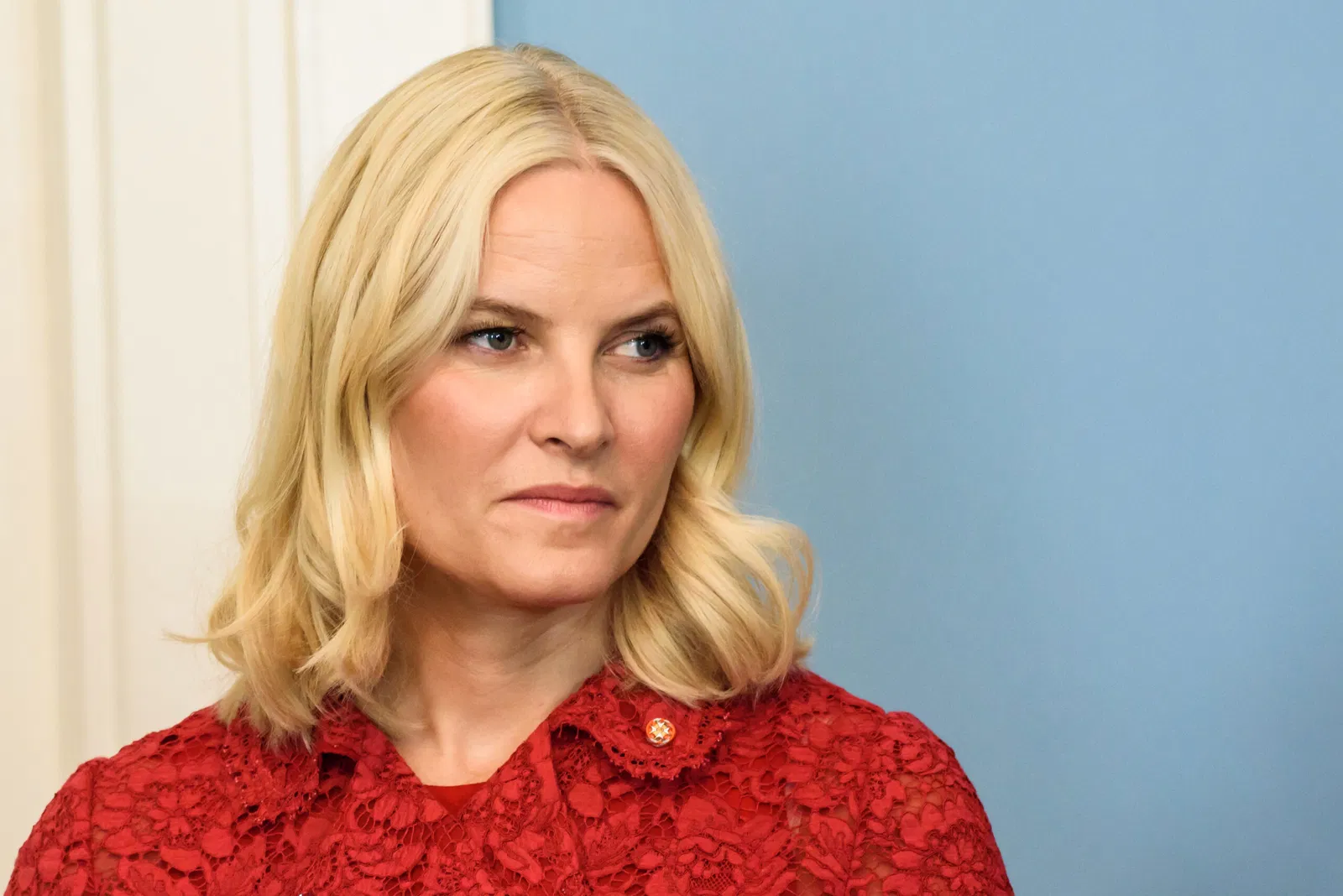 Kongelig Norge under lupen mens kronprinsesse adresserer tidligere koblinger til Epstein