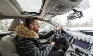 Kjører du med frakk i Spania? Du kan få en bot på €200 – her er grunnen