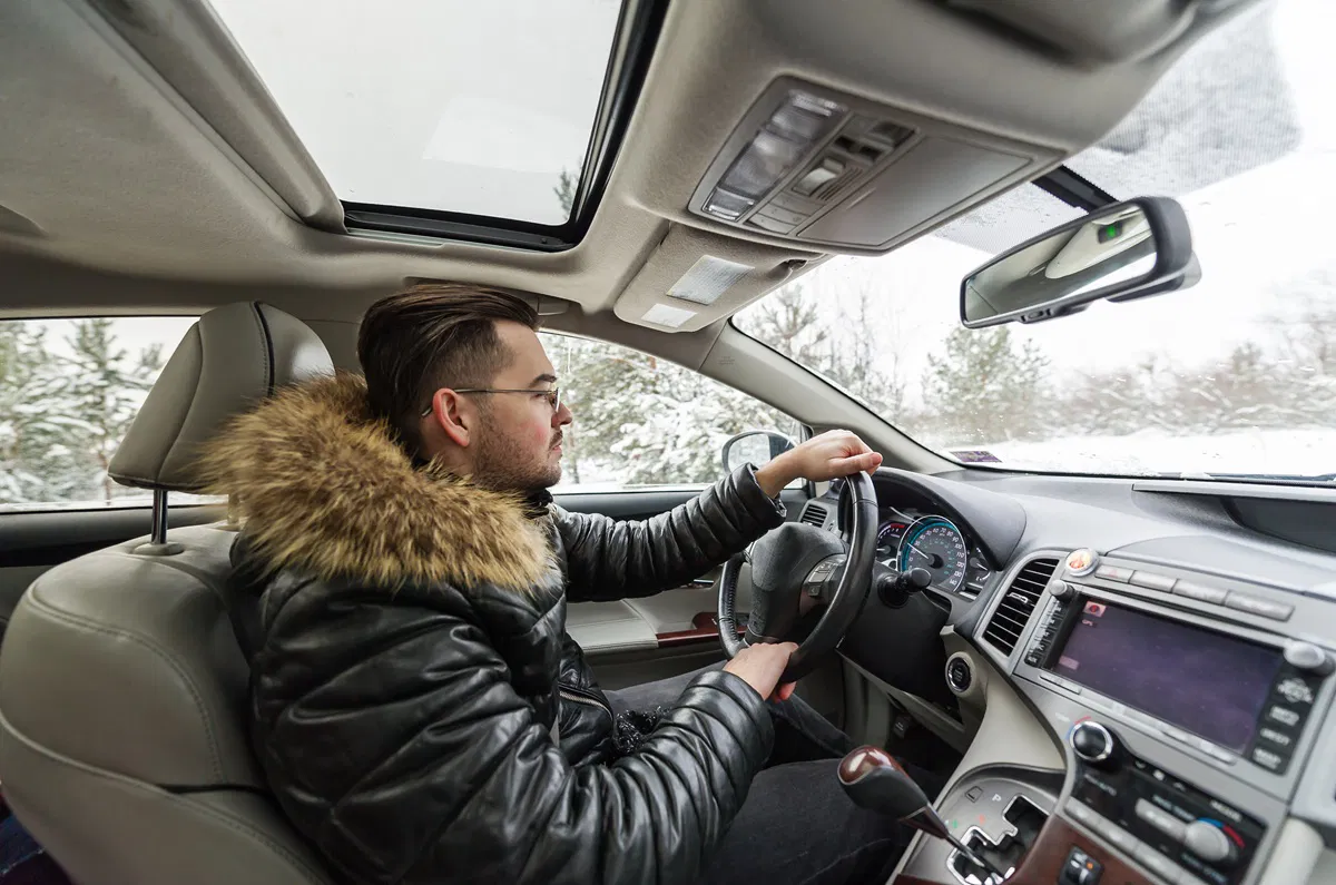 Kjører du med frakk i Spania? Du kan få en bot på €200 – her er grunnen