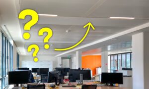 Det falske taket brukes til å &laquo;gjemme&raquo; de elektriske systemene på mange kontorer: drift og typer