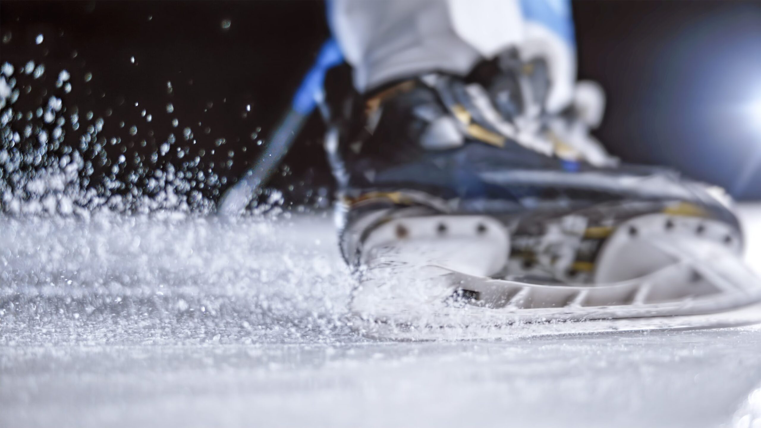 Den virkelige grunnen til at isen er glatt er ikke trykk, men isens molekylære struktur