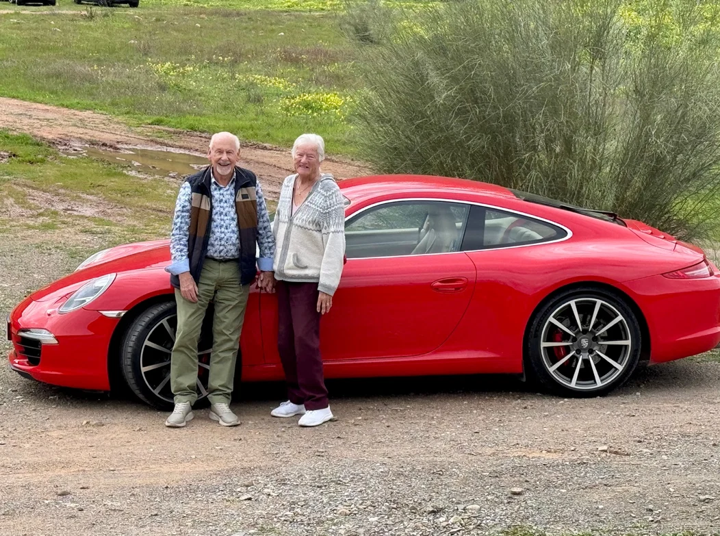 Et par ungdommer nyter CSCC Car Run!