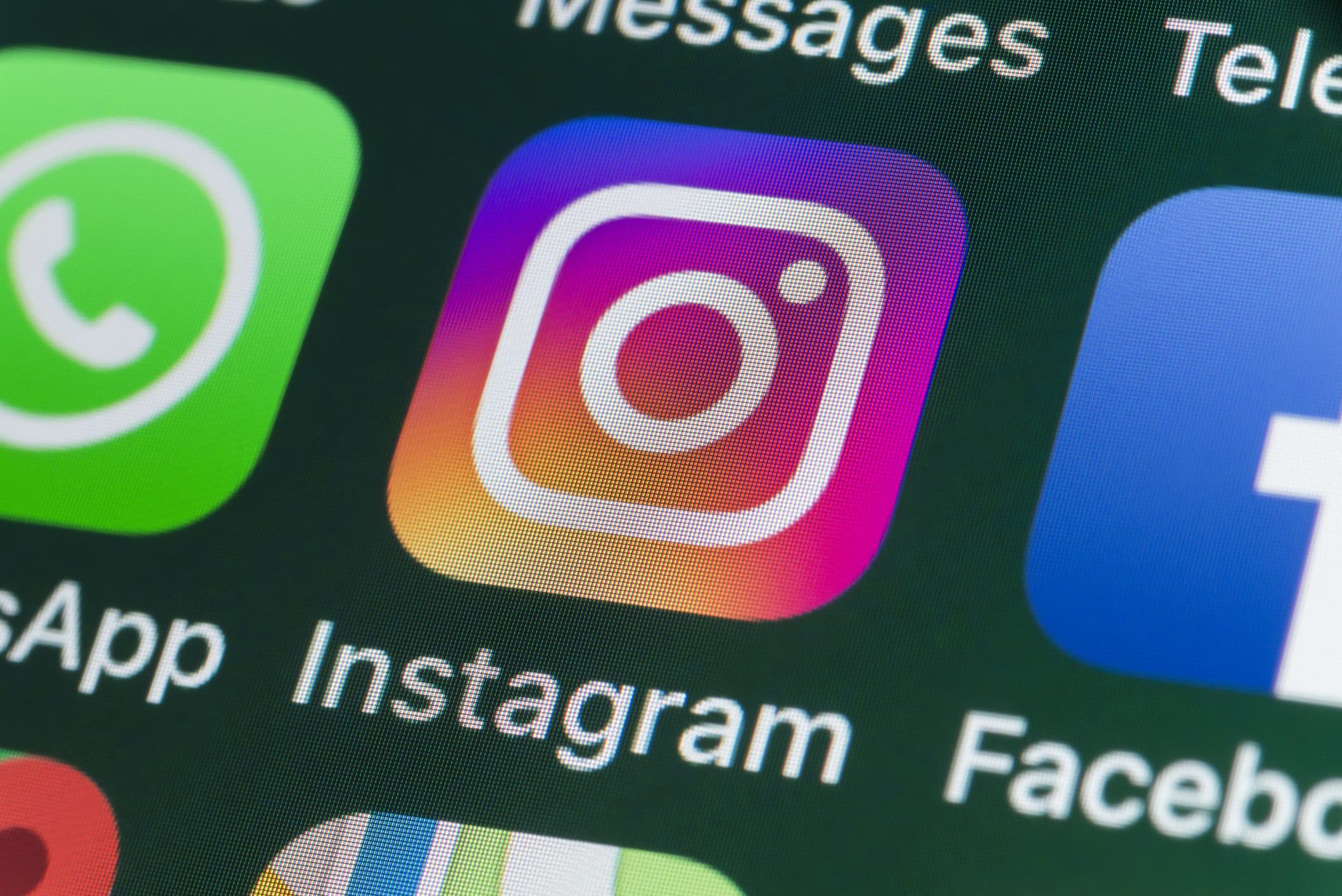 Meta down, tusenvis av rapporter for problemer med Whatsapp, Instagram og Facebook: hva skjer