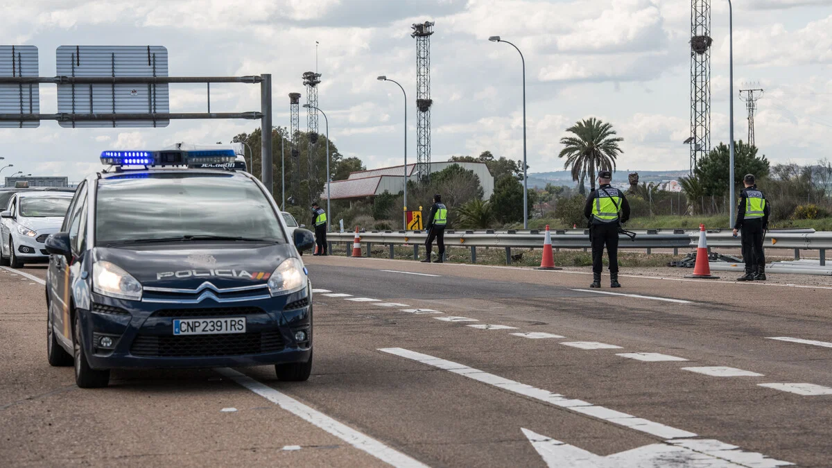 Bøter på opptil €30 000 for WhatsApp-varsler: Hvorfor deling av politisjekkpunkter er en "alvorlig lovovertredelse" fra 2026