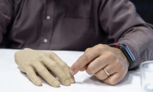 Gummihåndsillusjonen, 9,7 sekunder er nok til å lure hjernen: det nevrovitenskapelige eksperimentet