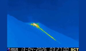 lavastrøm fra Sciara del Fuoco, gult varselnivå