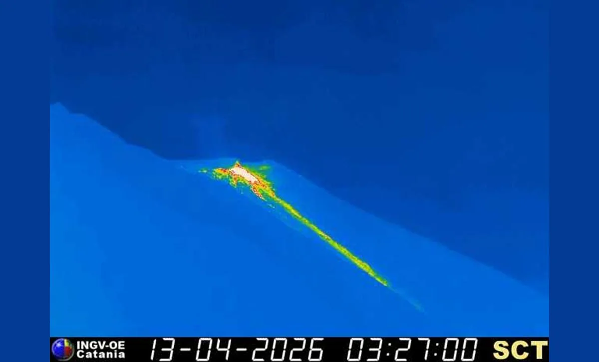 lavastrøm fra Sciara del Fuoco, gult varselnivå