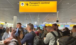 Nytt EU-grensesystem skaper kaos på flyplassen ettersom reisende i Spania møter lange forsinkelser