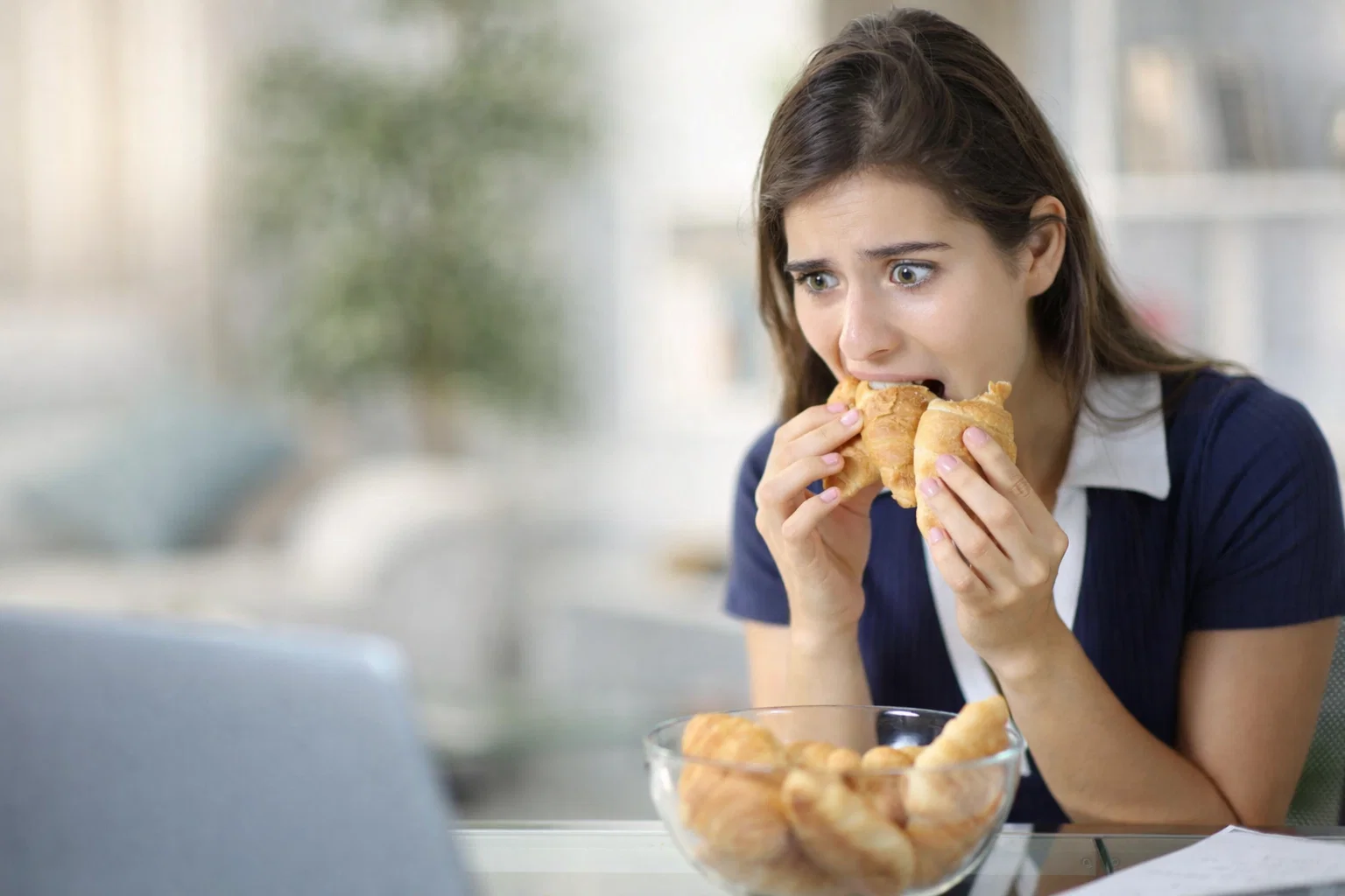 Hvorfor du ikke føler deg sulten, men spiser likevel