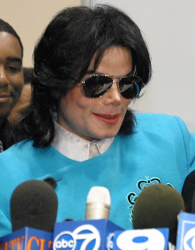 2003_Michael_Jackson_at_The_Cable_Show