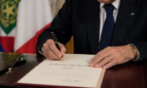 fordi presidenten kan oppheve en dom