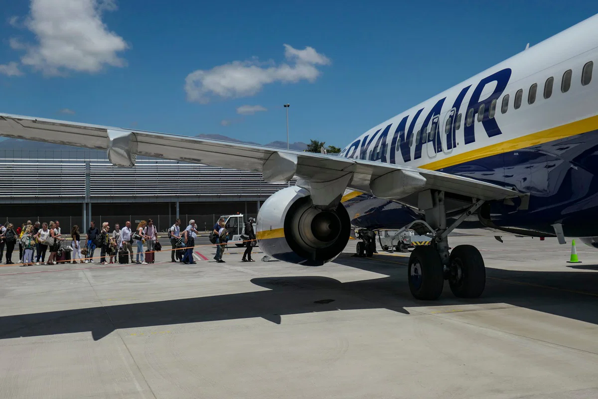 Ryanair oppfordrer Frankrike til å utsette nytt passsystem på grunn av frykt for kø i sommeren