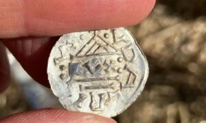 Arkeologer forbløffet over rekordstor Viking-myntbeholdning i Norge: «Detektorene sluttet aldri å pipe!»