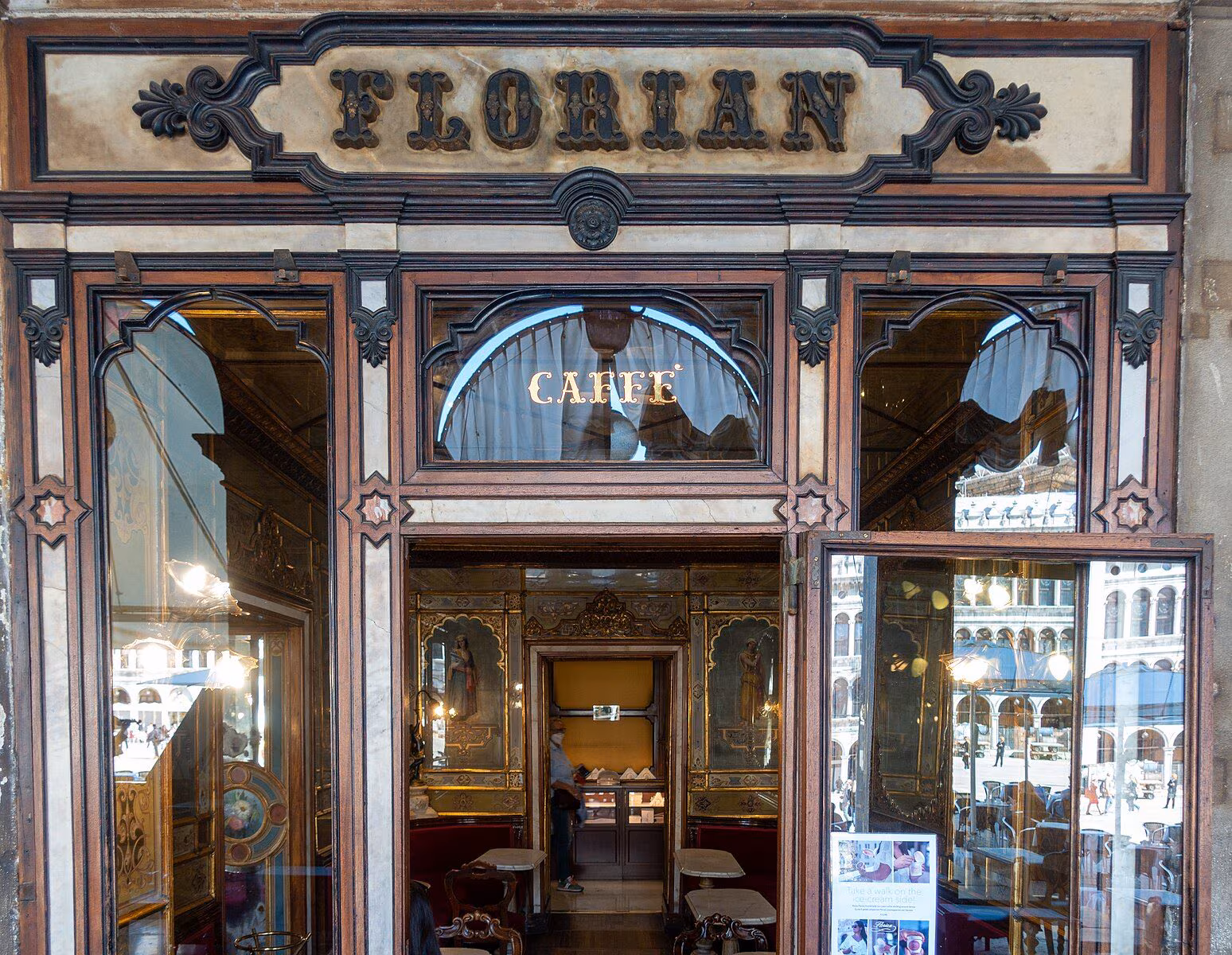 Historien til Caffè Florian i Venezia, blant de eldste kaffebarene i verden, fortsatt i virksomhet siden 1720