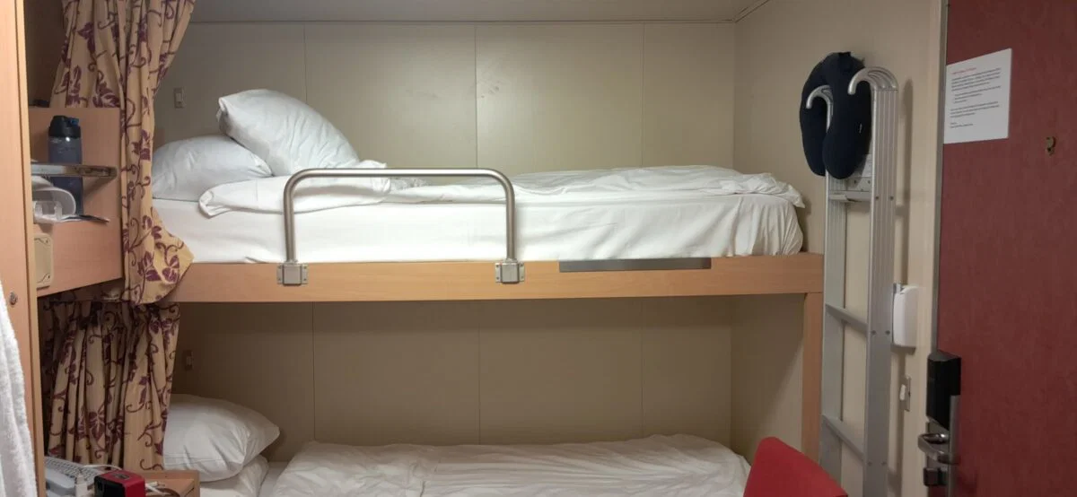Hvor bor egentlig mannskapet på et cruiseskip?