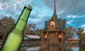 I Thailand er det et tempel bygget med rundt 1,5 millioner glassølflasker: hvordan det ble født