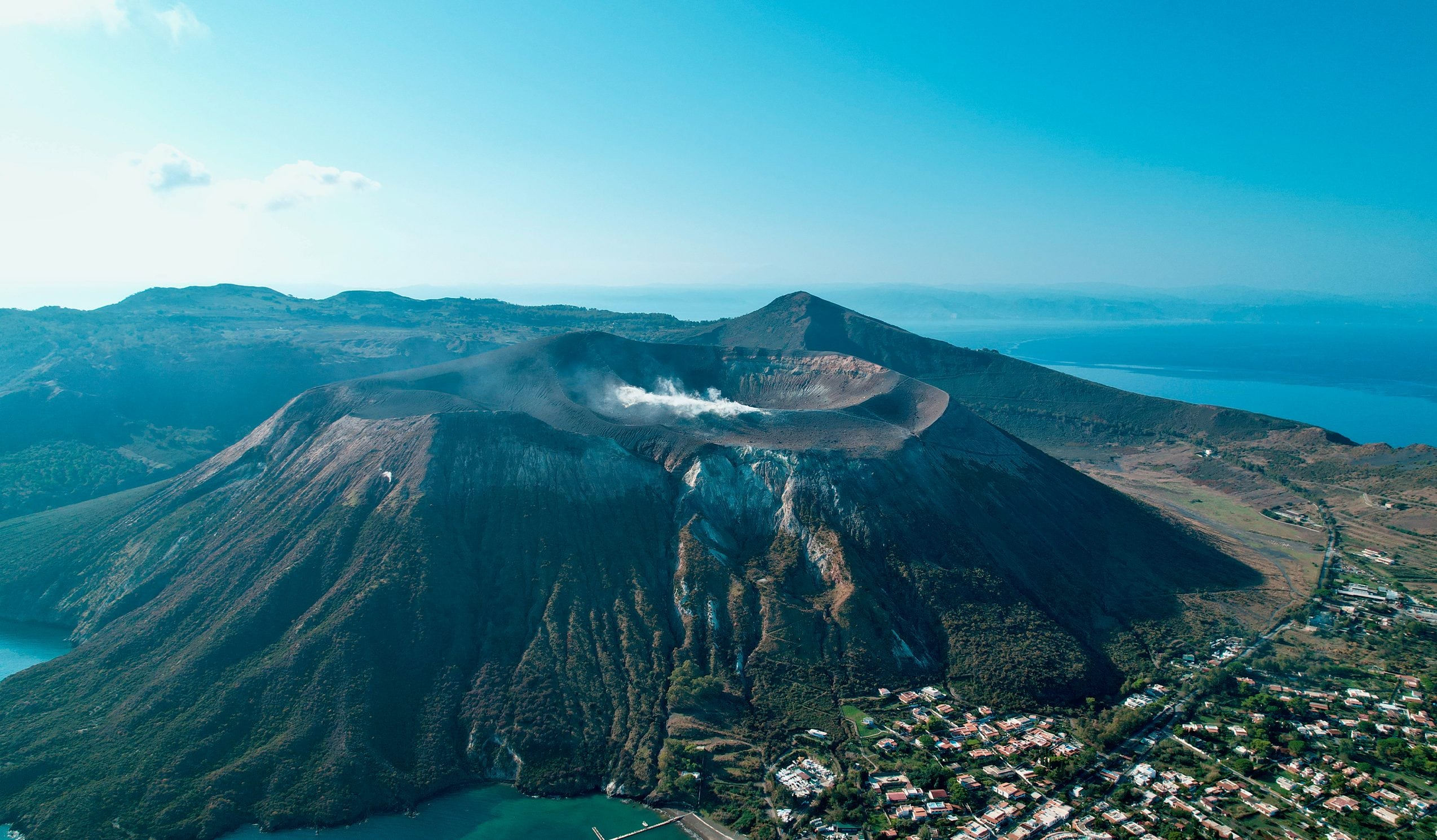 Hvordan satellitter og AI overvåker Vulcanos hydrotermiske system fra verdensrommet: den nye INGV-studien