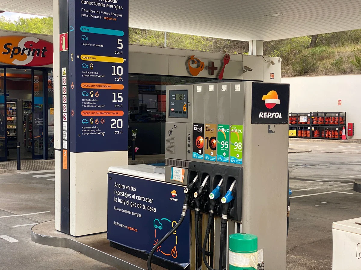 Sjåfører og husholdninger i Spania kan snart betale mer for drivstoff og elektrisitet