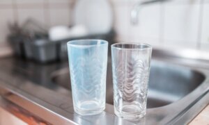 Årsaken til grumsete glass etter vask i oppvaskmaskin er ofte korrosjon av glasset