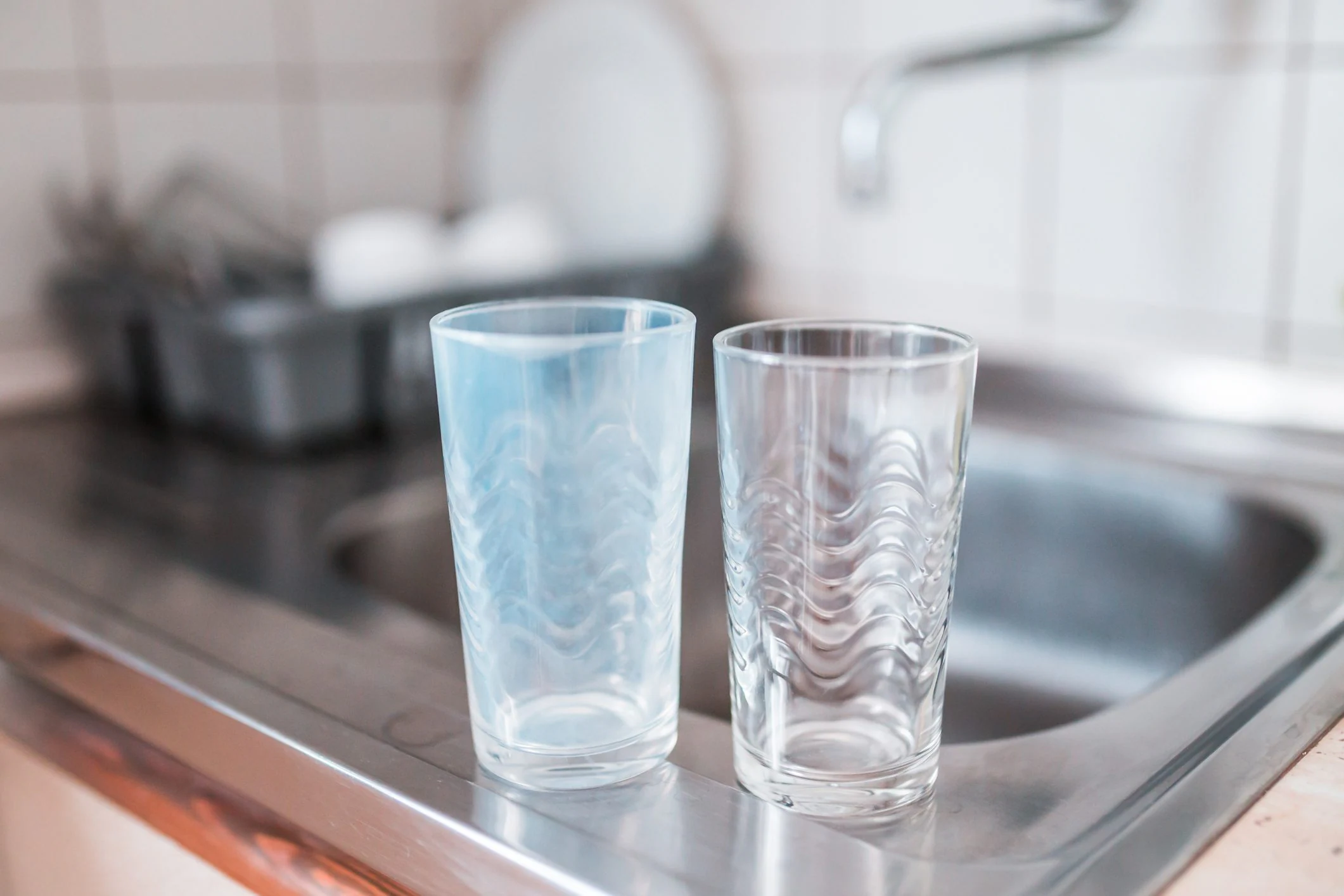Årsaken til grumsete glass etter vask i oppvaskmaskin er ofte korrosjon av glasset