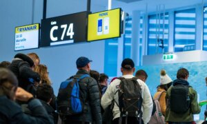 Flyr du Ryanair i sommer? Håndbaggen din kan koste deg €75 ved porten