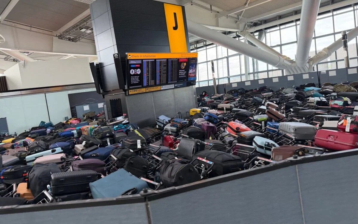 British Airways krever 10 millioner pund kompensasjon over 20 000 kofferter som er etterlatt