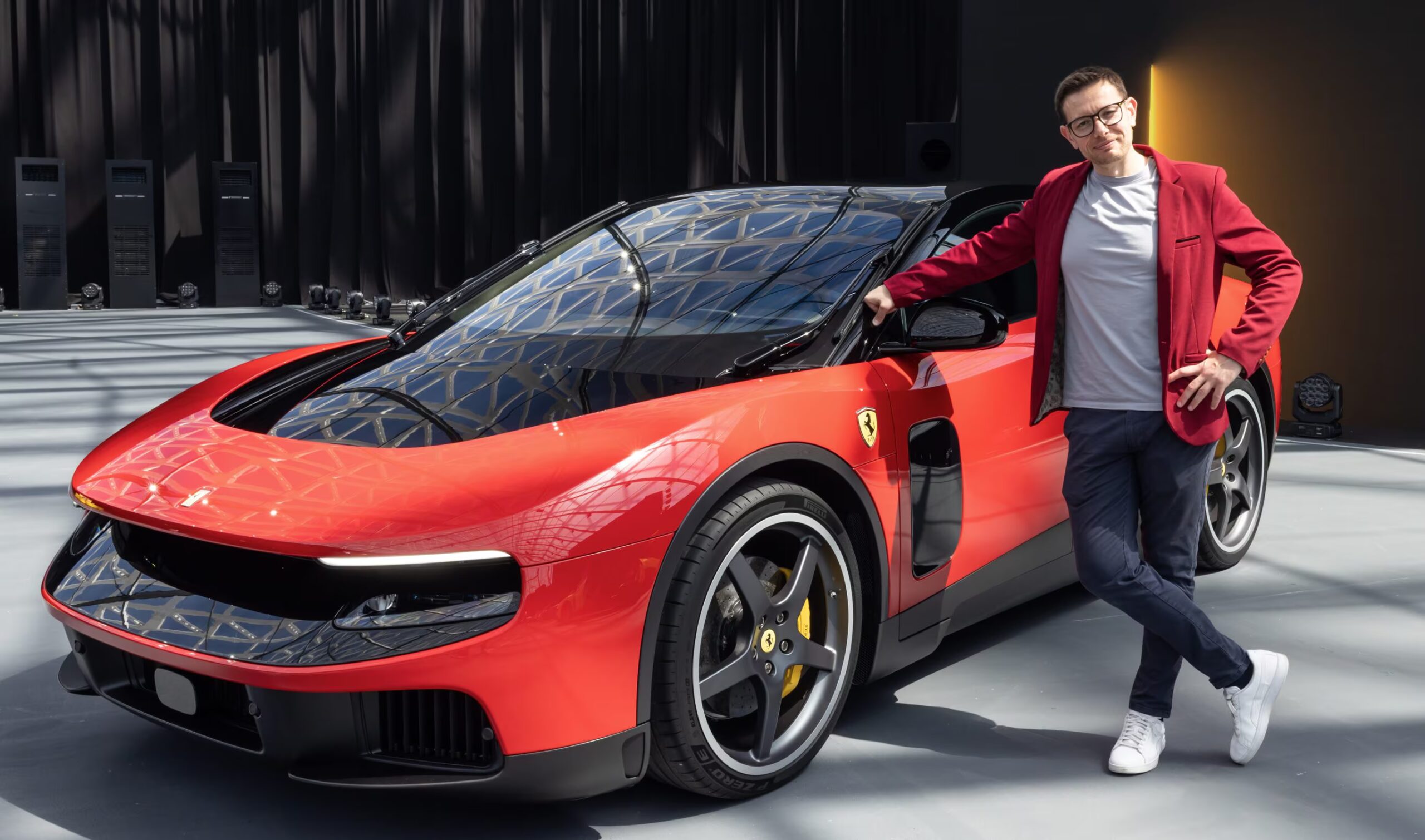 Se på den nye Ferrari Luce, den første elbilen fra Prancing Horse