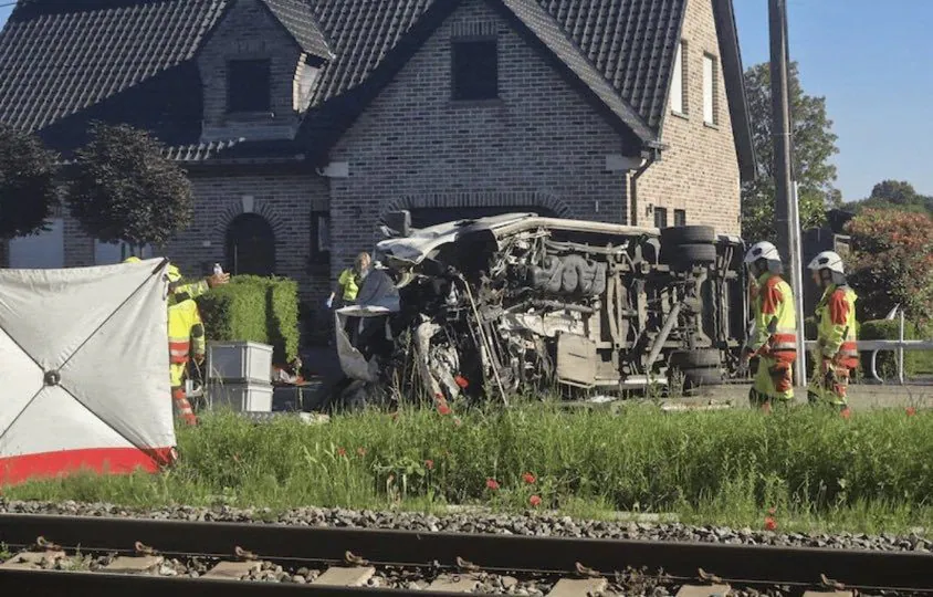 4 ofre (2 tenåringer) og 5 skadde