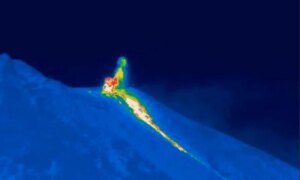 Stromboli bryter ut igjen, INGV registrerer ny lavastrøm fra nordkrateret på Sciara del Fuoco