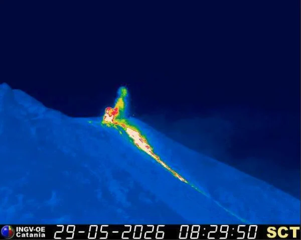 Stromboli bryter ut igjen, INGV registrerer ny lavastrøm fra nordkrateret på Sciara del Fuoco