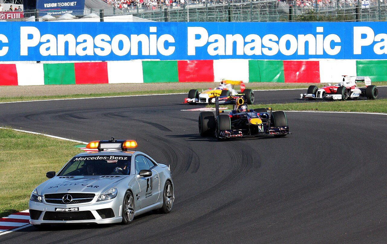 Hva er Safety Car i F1, hvordan fungerer den og hva er sikkerhetsbilen som kan endre et løp