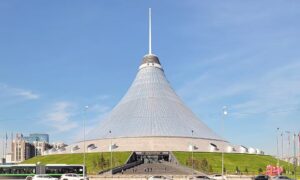 Det største teltet i verden er Khan Shatyr i Astana, Kasakhstan: det dekker et område på 127 tusen m2