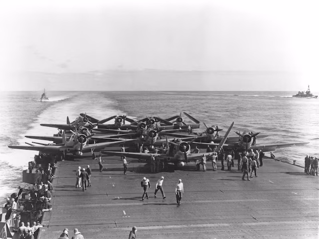 Amerikanske fly over Enterprise (Wikimedia Commons)