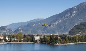 Helikopterkrasj nær Lago Maggiore, i Lesa, reddet på stedet: en død og tre skadet